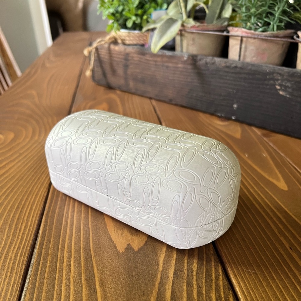 Big white Oakley clamshell brand new